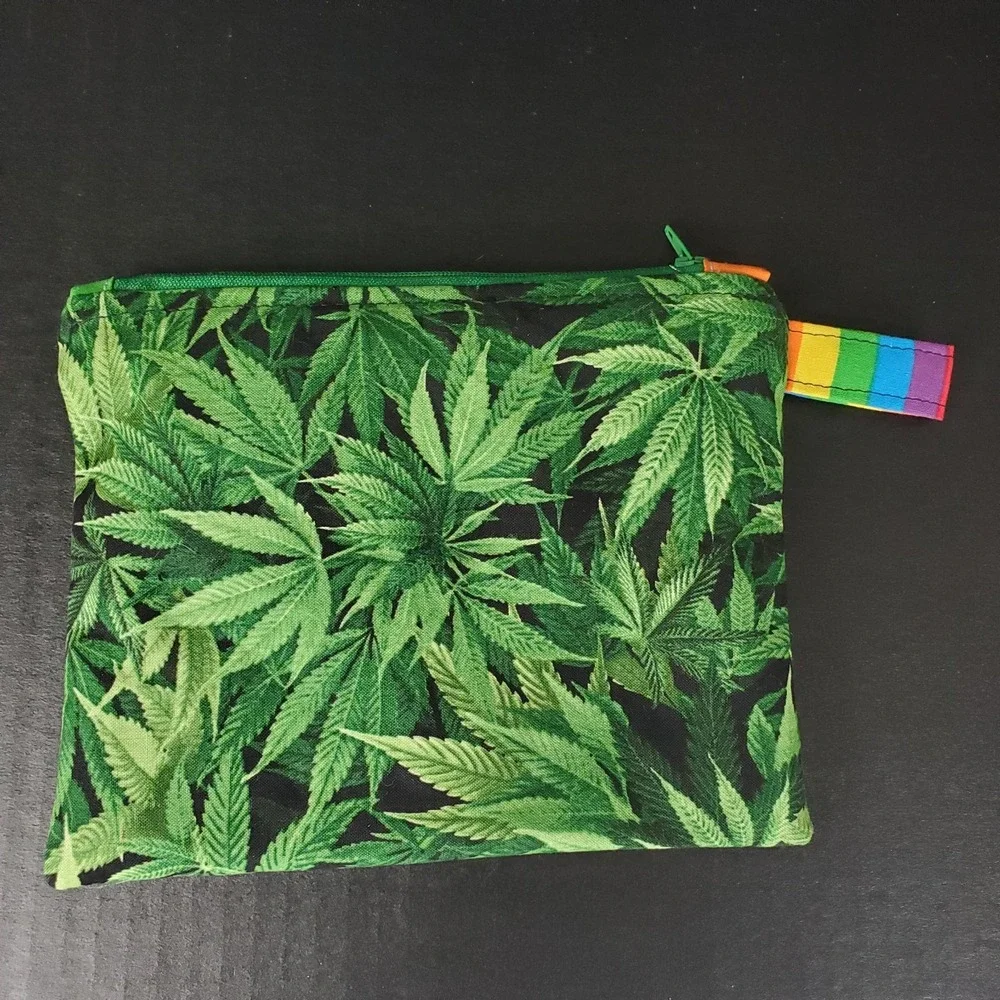 Marijuana Leaf Travel Pouch with Cockroach Bug Fabric Lining For Pipe Pot 8x6 in